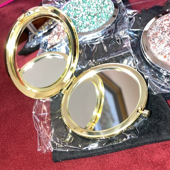 Glitter double compact mirror with black velvet dust bag. 2 colors pick one - Picture 5 of 6